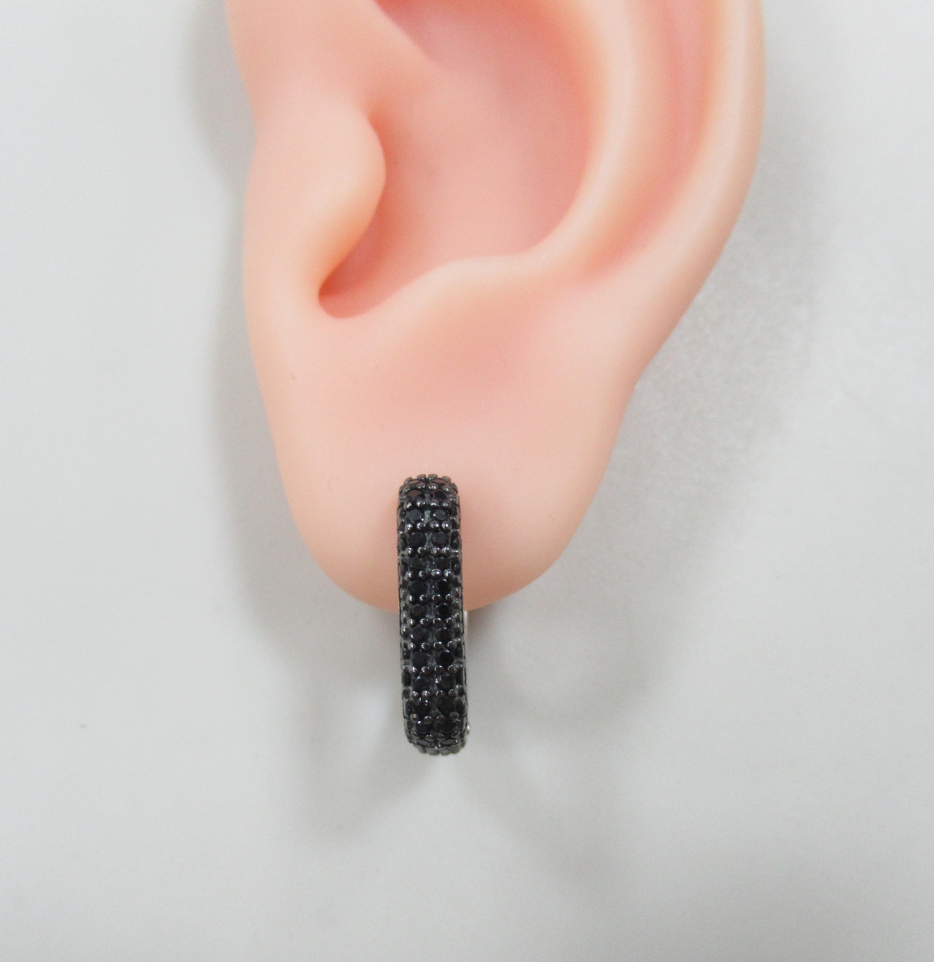 Серебряные серьги со шпинелью